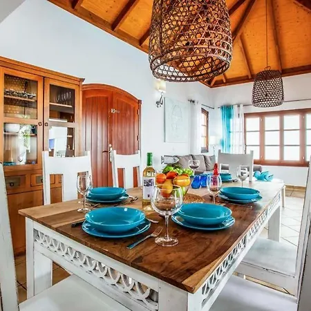 Sleeps 4 With Pool Air Con And Wifi Villa