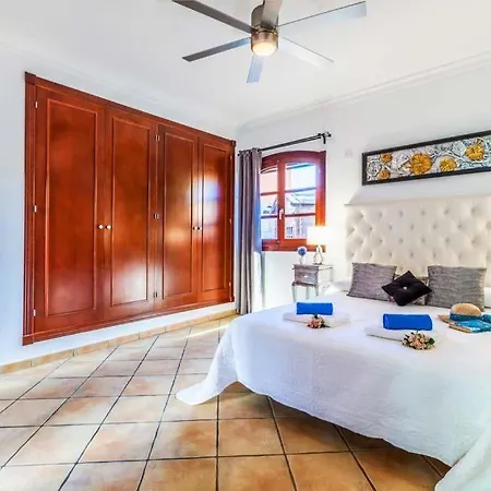 Villa Sleeps 4 With Pool Air Con And Wifi Corralejo