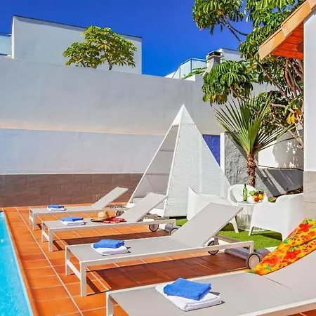 Sleeps 4 With Pool Air Con And Wifi Villa Corralejo