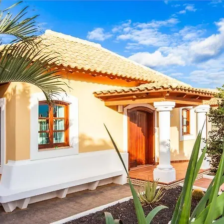 Sleeps 4 With Pool Air Con And Wifi