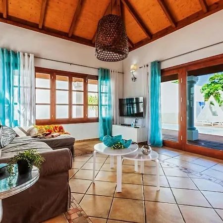 Sleeps 4 With Pool Air Con And Wifi * Corralejo
